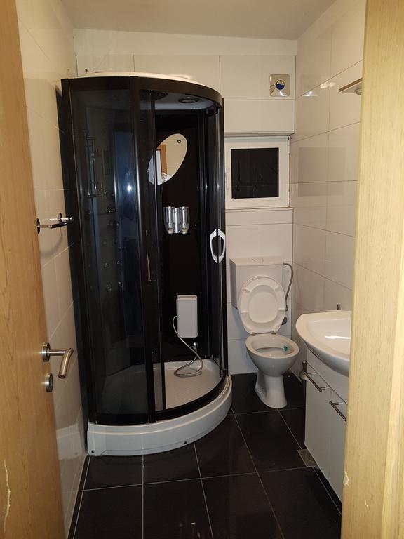 ספליט Apartman 4 Kilometar To City Centar מראה חיצוני תמונה